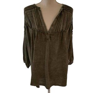 Gimmicks by BKE Boho Peasant Blouse Large Green Pleated Ruffle 3/4 Sleeve Top